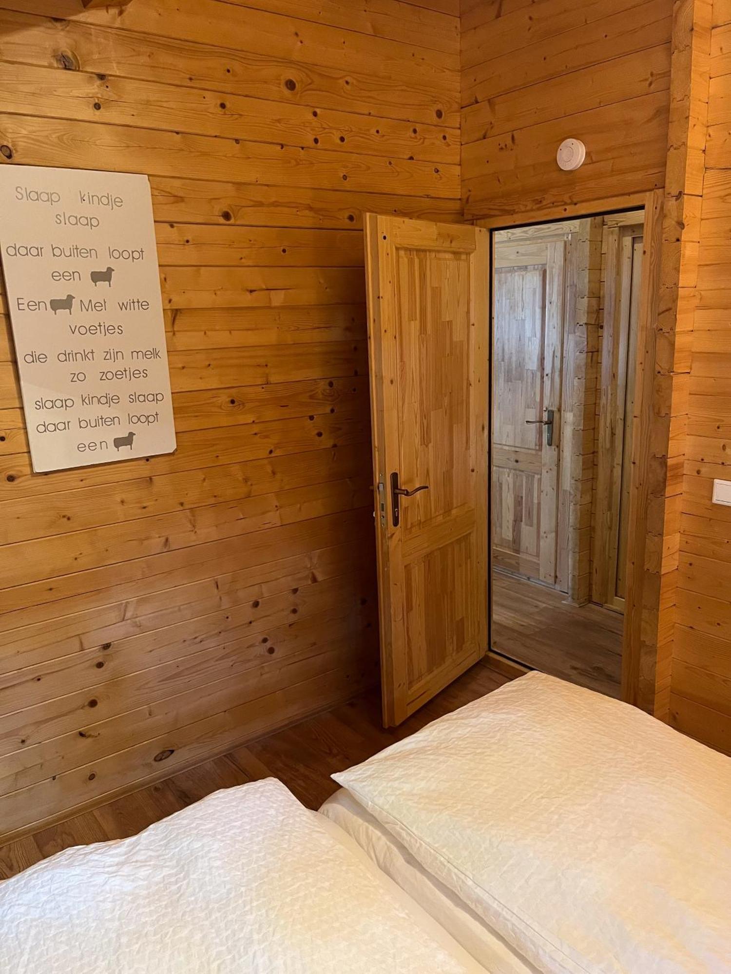 Luxe En Ruim Chalet Met Airco Bij Leekstermeer Matsloot Exterior foto