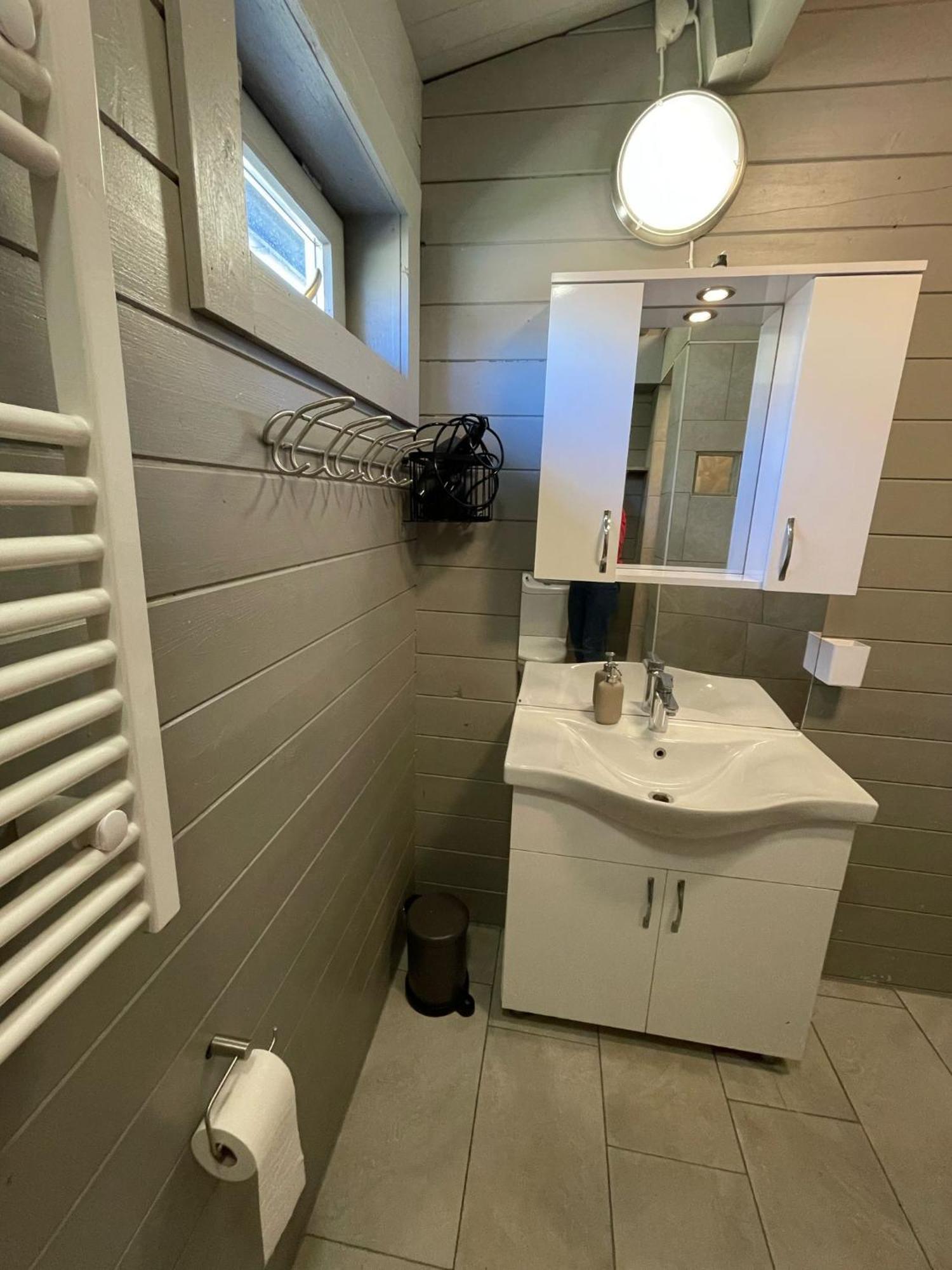 Luxe En Ruim Chalet Met Airco Bij Leekstermeer Matsloot Exterior foto